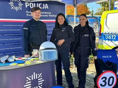 Szybciej zapada zmrok. Policja przypomina o znaczeniu odblasków